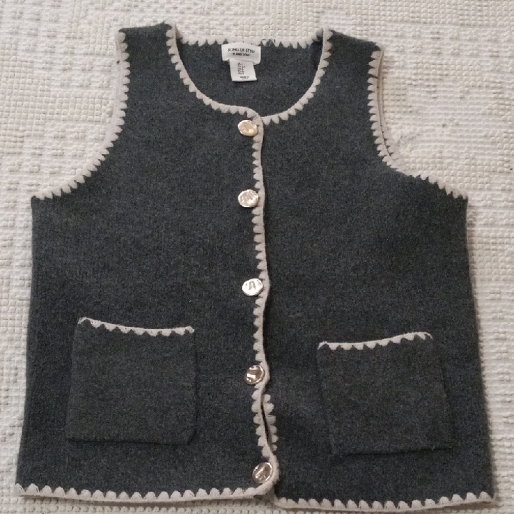 Song Of Style By Aimee Song Sweater Vest with Trim Sz.Small